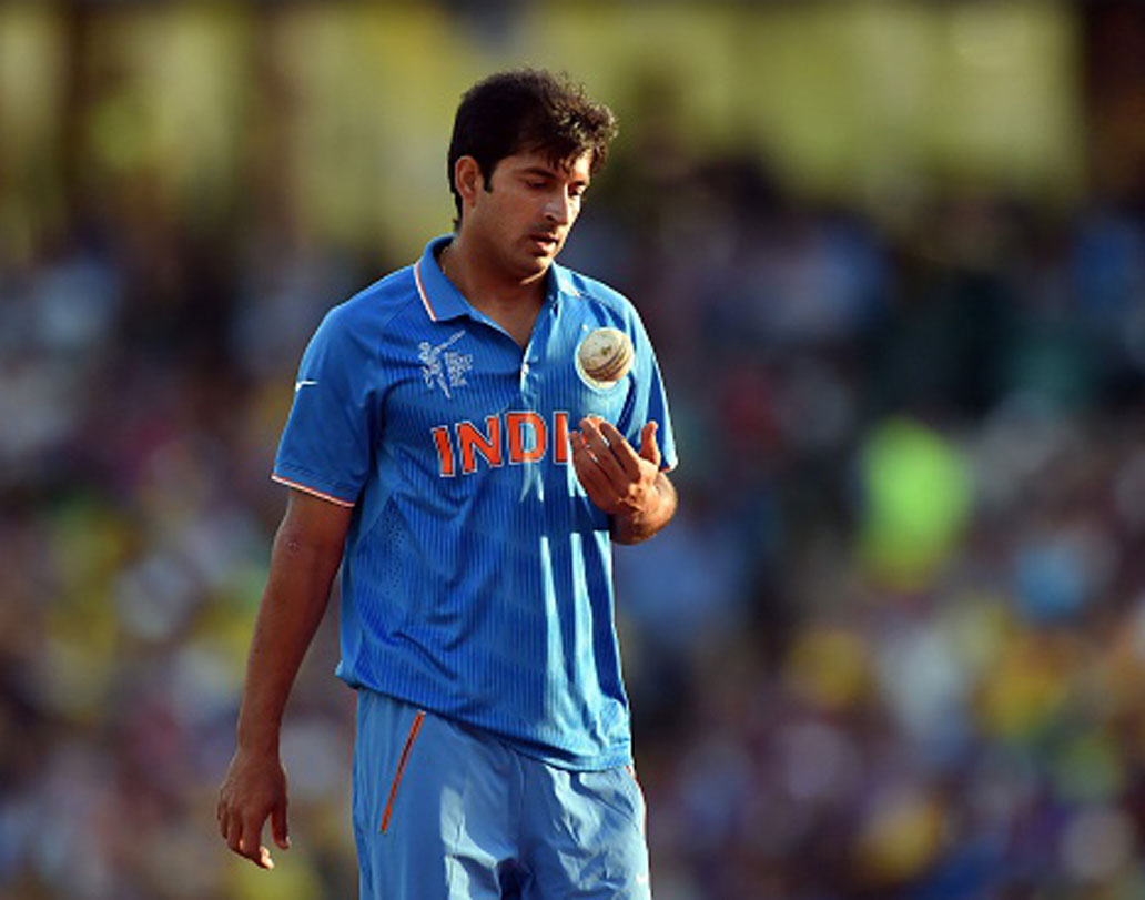 মোহিত শর্মা: কলকাতার বিরুদ্ধে বারিন্দর স্রান তেমন সাফল্য পাননি। ফলে দিল্লির বিরুদ্ধে বাদ পড়ার সম্ভাবনা রয়েছে। সে ক্ষেত্রে দলে আসতে পারেন গত ম্যাচে চোটের জন্য বাইরে থাকা মোহিত শর্মা।