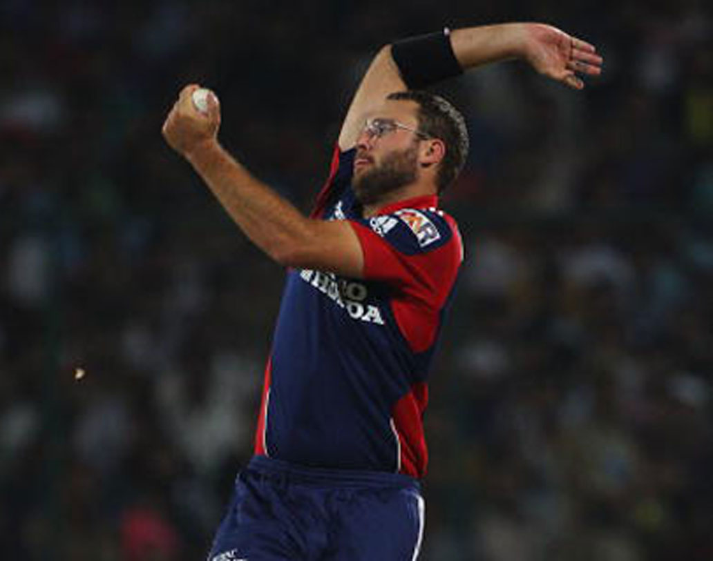 ড্যানিয়েল ভেত্তোরি: দিল্লির হয়ে সে দিনের ম্যাচে এক উইকেট নেন নিউজিল্যান্ডের এই তারকা স্পিনার। বর্তমানে তিনি আইপিএলে কোহালিদের বেঙ্গালুরুর কোচ।