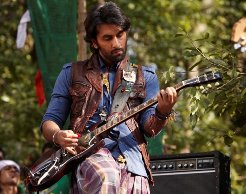 রণবীর কপূর ও নার্গিস ফাকরির ‘রকস্টার’ দেখেছেন?হ্যাঁ, ঠিকই ধরেছেন। ২০১১ সালে মুক্তি পাওয়া এই মিউজিক্যাল রোম্যান্টিক ড্রামা সাড়া ফেলেছিল দর্শকদের মনে। ছবিটি শেষ থেকে শুট করা হয়েছিল। অর্থাত্, ছবির শেষ দৃশ্য আগে শুটিং করা হয়েছিল।