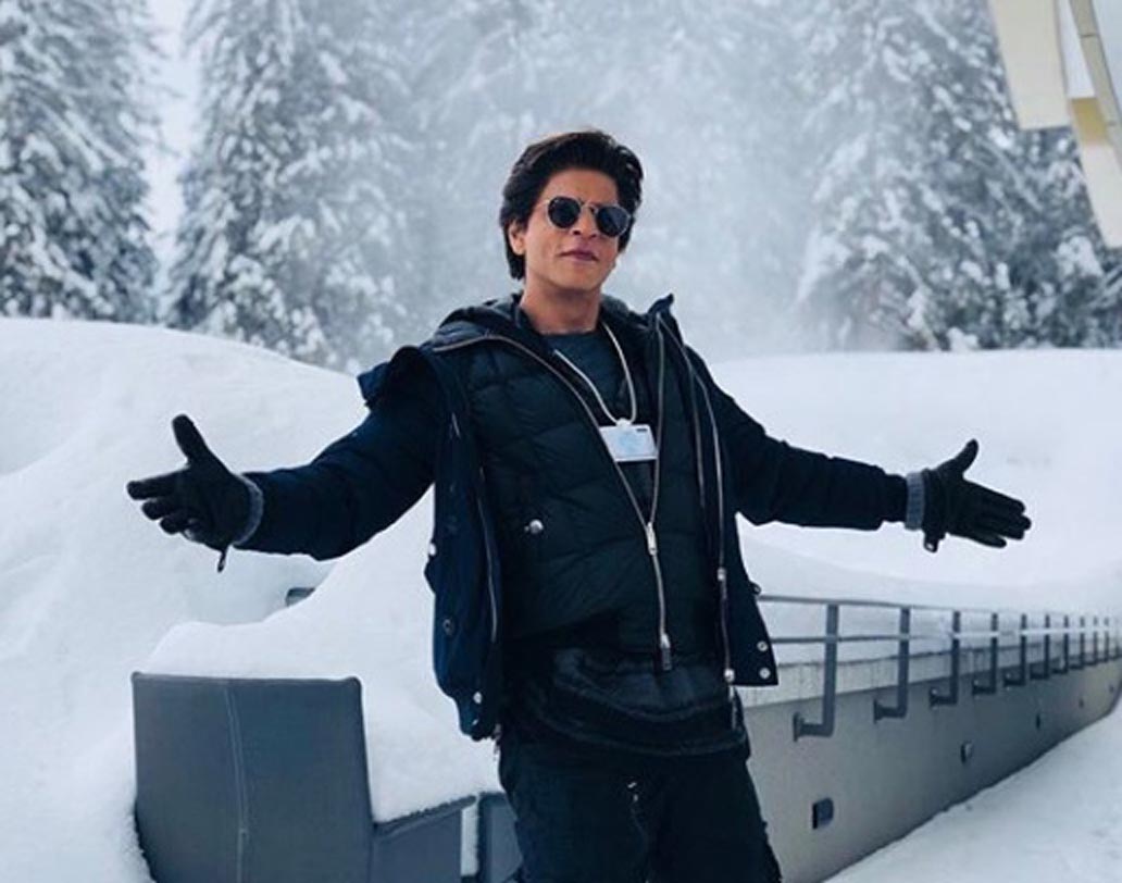 পঙ্কজ উদাসের কনসার্টে টিকিন পর্যবেক্ষক হিসেবে কাজ করে শাহরুখ প্রথম রোজগার করেছিলেন ৫০ টাকা। সেই টাকা দিয়ে নাকি তাজমহল দেখার জন্য টিকিট কেটেছিলেন কিং খান।