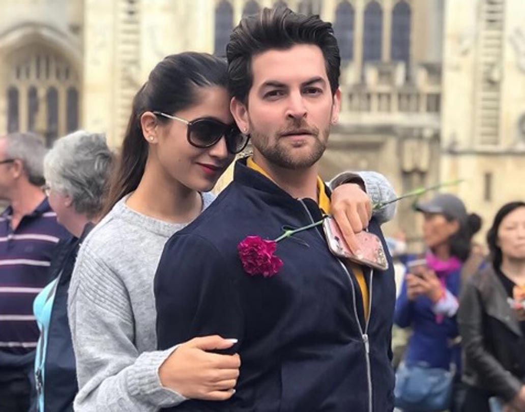 গত কয়েক মাস ধরেই নীল নিতিন মুকেশ ও তাঁর স্ত্রী রুক্মিণী সাহায়কে বেবি শপিং করতে দেখা গিয়েছে বলে ইন্ডাস্ট্রি সূত্রে খবর। যদিও দু’জনের কেউই এতদিন মুখ খোলেননি।