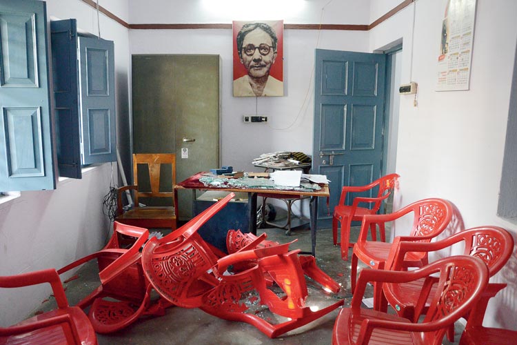 Bengal Panchayat Elections 2018: Violence at CPIM party office