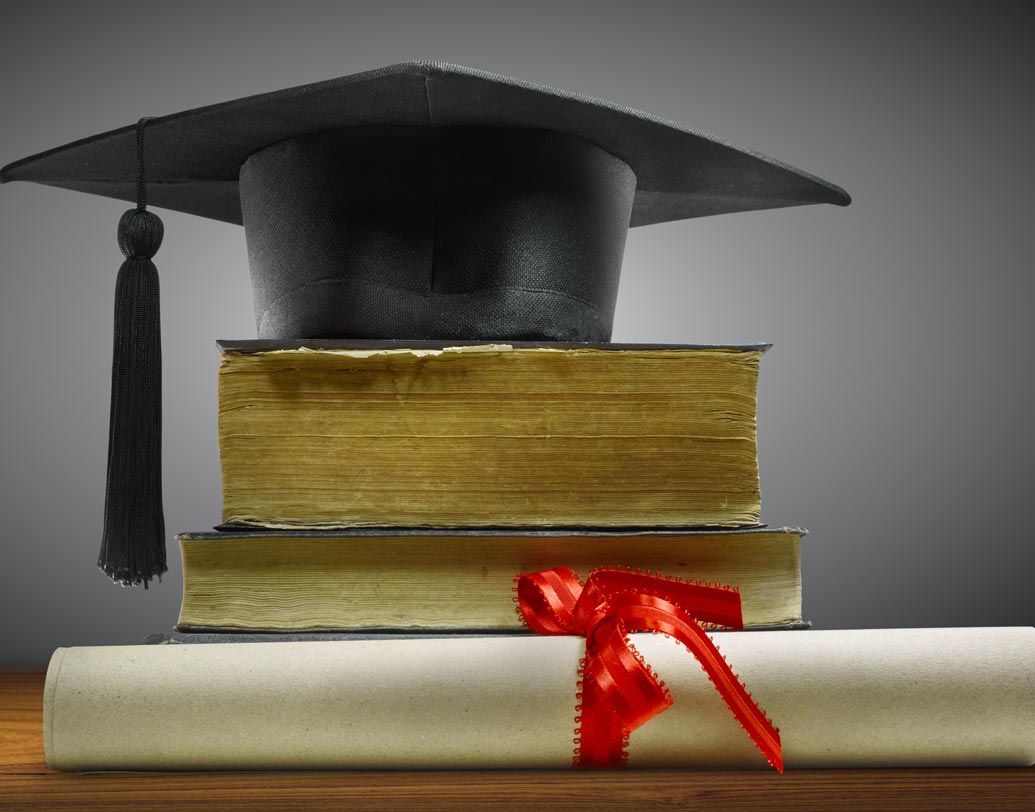 দিল্লিতে রয়েছে আটটি। কমার্শিয়াল ইউনিভার্সিটি লিমিটেড, ইউনাইটেড নেশনস ইউনিভার্সিটি, ভোকেশনাল ইউনিভার্সিটি, এডিআর-সেন্ট্রিক জুরিডিশিয়াল ইউনিভার্সিটি, ইন্ডিয়ান ইনস্টিটিউট অব সায়েন্স অ্যান্ড ইঞ্জিনিয়ারিং, বিশ্বকর্মা ওপেন ইউনিভার্সিটি, আধ্যাত্মিক বিশ্ববিদ্যালয় এবং বারাণসেয়া সংস্কৃত বিশ্ববিদ্যালয় (বারাণসী, দিল্লি)।