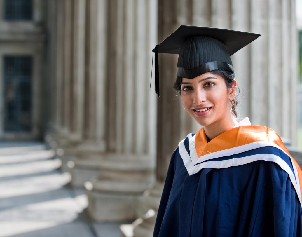 ইউজিসি-র তালিকায় রয়েছে, মৈথিলী বিশ্ববিদ্যালয় (দ্বারভাঙ্গা, বিহার), বদাগানভি সরকার ওয়ার্ল্ড ওপেন ইউনিভার্সিটি এডুকেশন সোসাইটি (কর্নাটক), সেন্ট জনস ইউনিভার্সিটি (কেরল), রাজা অ্যারাবিক ইউনিভার্সিটি (নাগপুর)।
