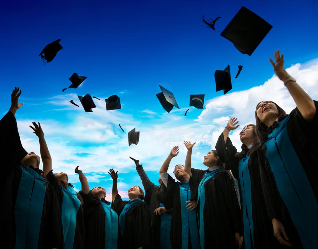 মহিলা গ্রাম বিদ্যাপীঠ/বিশ্ববিদ্যালয় (প্রয়াগ, উত্তরপ্রদেশ), গাঁধী হিন্দি বিদ্যাপীঠ (প্রায়গ, উত্তরপ্রদেশ), ন্যাশনাল ইউনিভার্সিটি অফ ইলেকট্রো কমপ্লেক্স হোমিওপ্যাথি (কানপুর), নেতাজী সুভাষ চন্দ্র বোস ইউনিভার্সিটি (ওপেন ইউনিভার্সিটি আলিগড়, উত্তরপ্রদেশ), উত্তরপ্রদেশ বিশ্ববিদ্যালয় (মথুরা), মহারাণা প্রতাপ শিক্ষা নিকেতন বিশ্ববিদ্যালয় (প্রতাপগড়, উত্তরপ্রদেশ)।