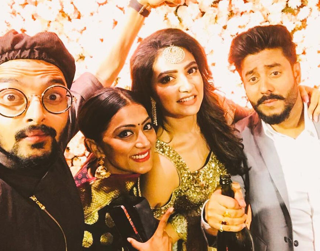 রেজিস্ট্রির দিন রাজ-শুভশ্রীর সঙ্গে অনিন্দিতা এবং সৌরভ। টলি ইন্ডাস্ট্রির এই হেভিওয়েট বিয়ের আগে এই মুহূর্তে প্রস্তুতি চলছে সব মহলে।