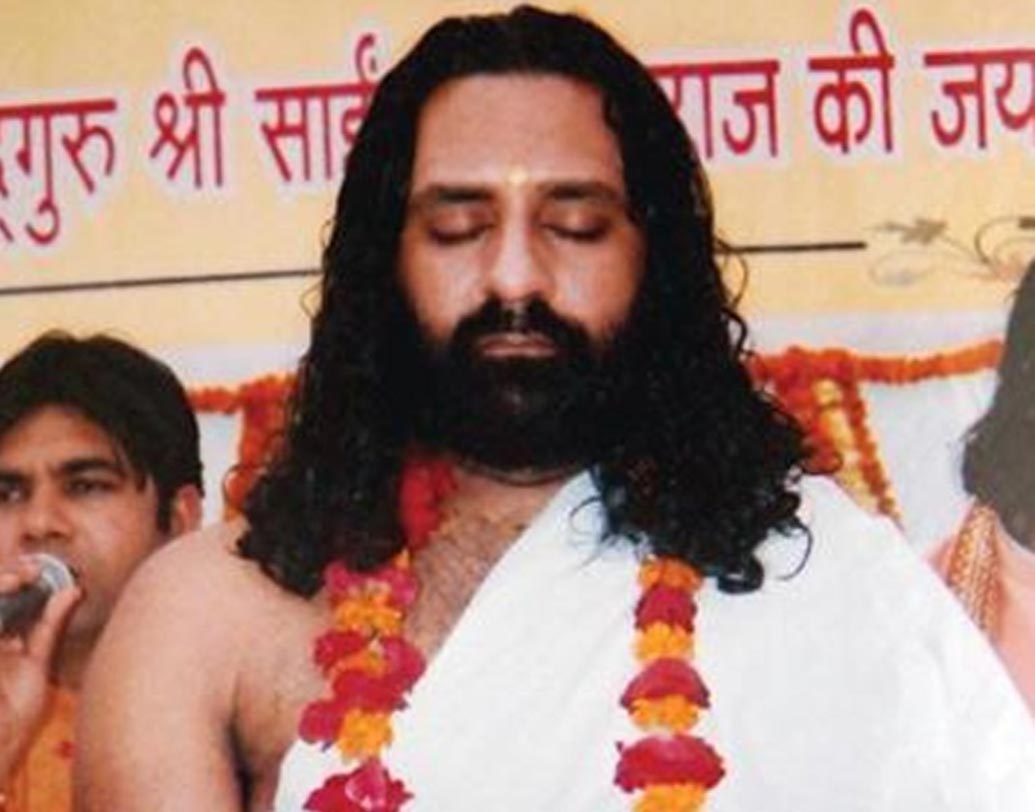 সন্ত স্বামী ভীমানন্দজী মহারাজ: দেহব্যবসা চালানোর অভিযোগে উত্তরপ্রদেশের চিত্রকূটের শিব মুরাত দ্বিবেদী ওরফে স্বামী ভীমানন্দজি মহারাজকে গ্রেফতার করে পুলিশ। ১৯৯৭ সালে লাজপত নগর থেকে তাঁকে গ্রেফতার করা হয়।