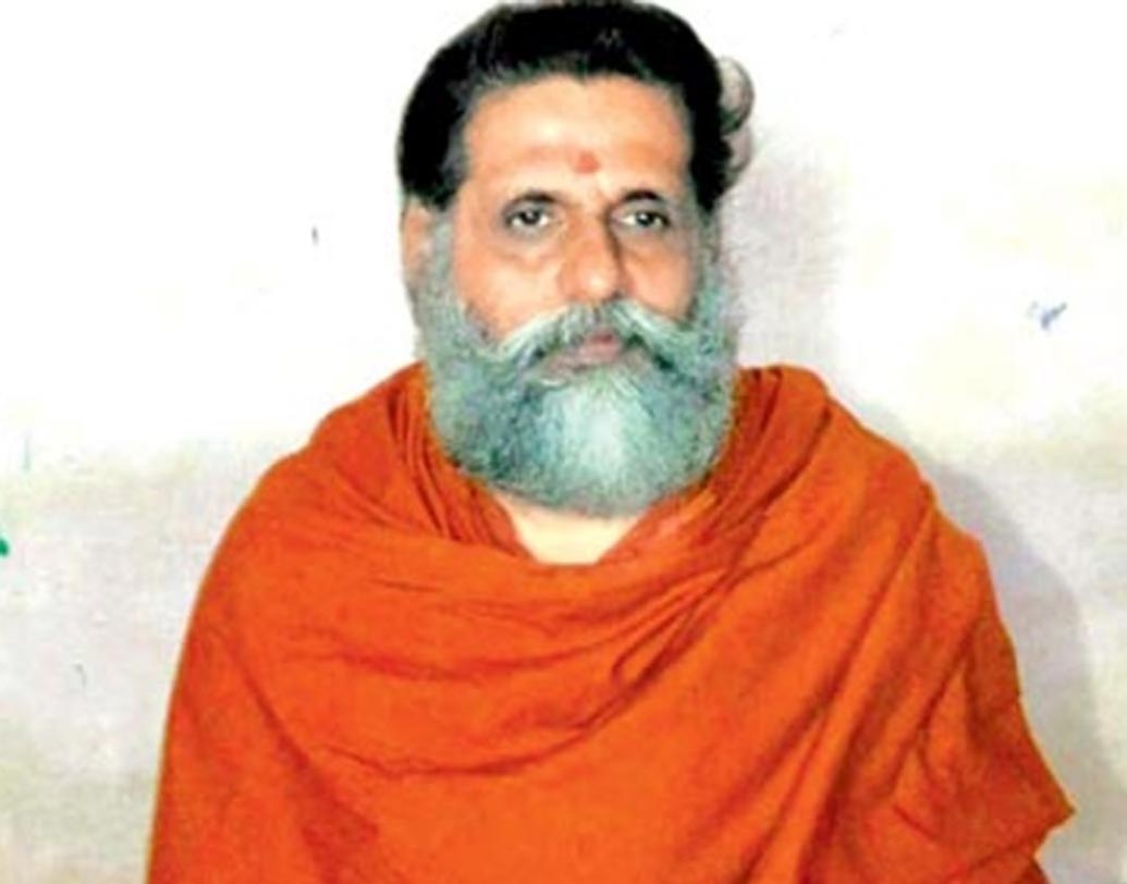 স্বামী গঙ্গেশানন্দ: ধর্ষণের চেষ্টা করায় কেরলের তিরুঅনন্তপুরমে স্বামী গঙ্গেশানন্দ ওরফে হরি স্বামীর যৌনাঙ্গ কেটে নিয়েছিলেন এক তরুণী। তাঁর অভিযোগ ছিল, সাত বছর ধরে লাগাতার ওই স্বঘোষিত ধর্মগুরু তাঁকে ধর্ষণ করেন। হরি স্বামী নিজেকে কোল্লমের চাত্তাম্বি স্বামী আশ্রমের আবাসিক বলে দাবি করেছিলেন, যদিও পরে পুলিশ জানায় ওই আশ্রমের সঙ্গে তাঁর কোনও সম্পর্কই ছিল না।