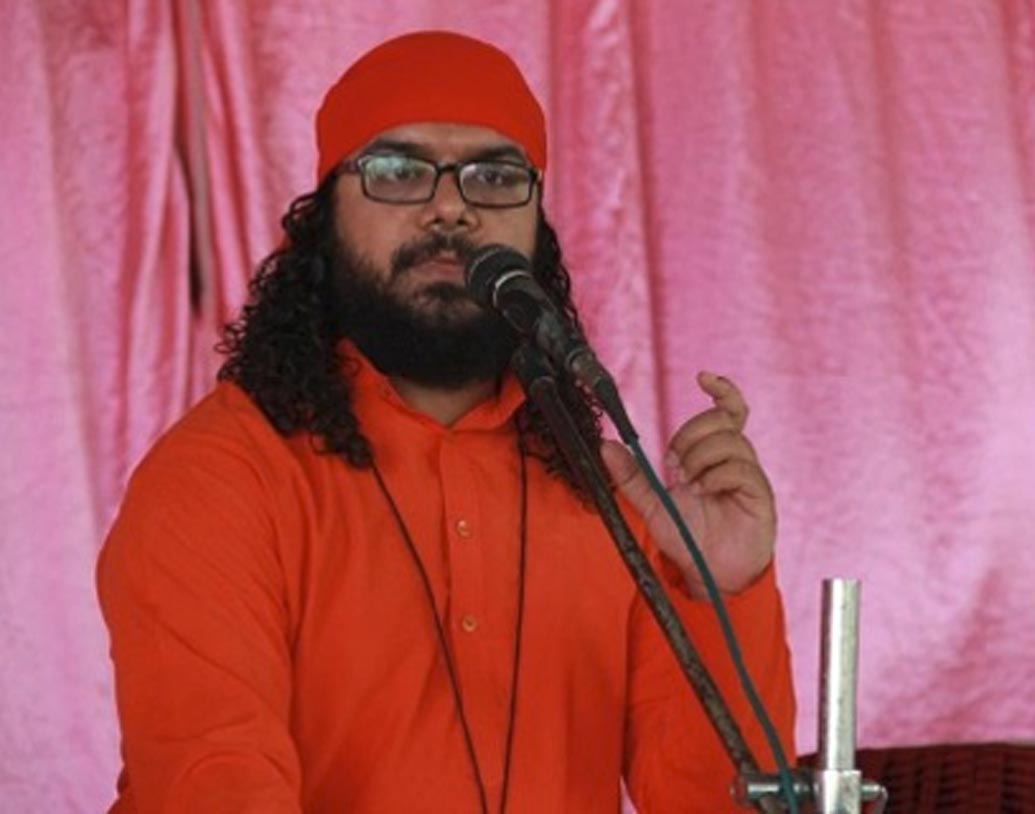 স্বামী বিকাশানন্দ: জব্বলপুরের বেশ প্রভাবশালী ধর্মগুরু বিকাশ জোশী ওরফে স্বামী বিকাশানন্দ। যৌন নির্যাতন, পর্ন সিনেমা বানানো-সহ একাধিক অভিযোগে ২০০৬ সালে ধরা পড়েন তিনি। ২০১৬ সালে জব্বলপুরের ফাস্ট ট্র্যাক কোর্ট তাঁকে দোষী সাব্যস্ত করে। এখনও তিনি জেলেই রয়েছেন।