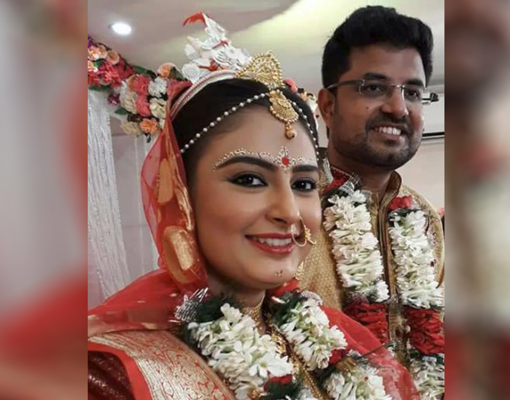 দীর্ঘদিনের বয়ফ্রেন্ডকে বিয়ে করলেন তানিয়া। জানা গিয়েছে, তানিয়ার স্বামী পেশায় এন্টারটেনমেন্ট ইন্ডাস্ট্রির মানুষ নন। তিনি মাল্টিন্যাশনাল কোম্পানিতে কর্মরত।