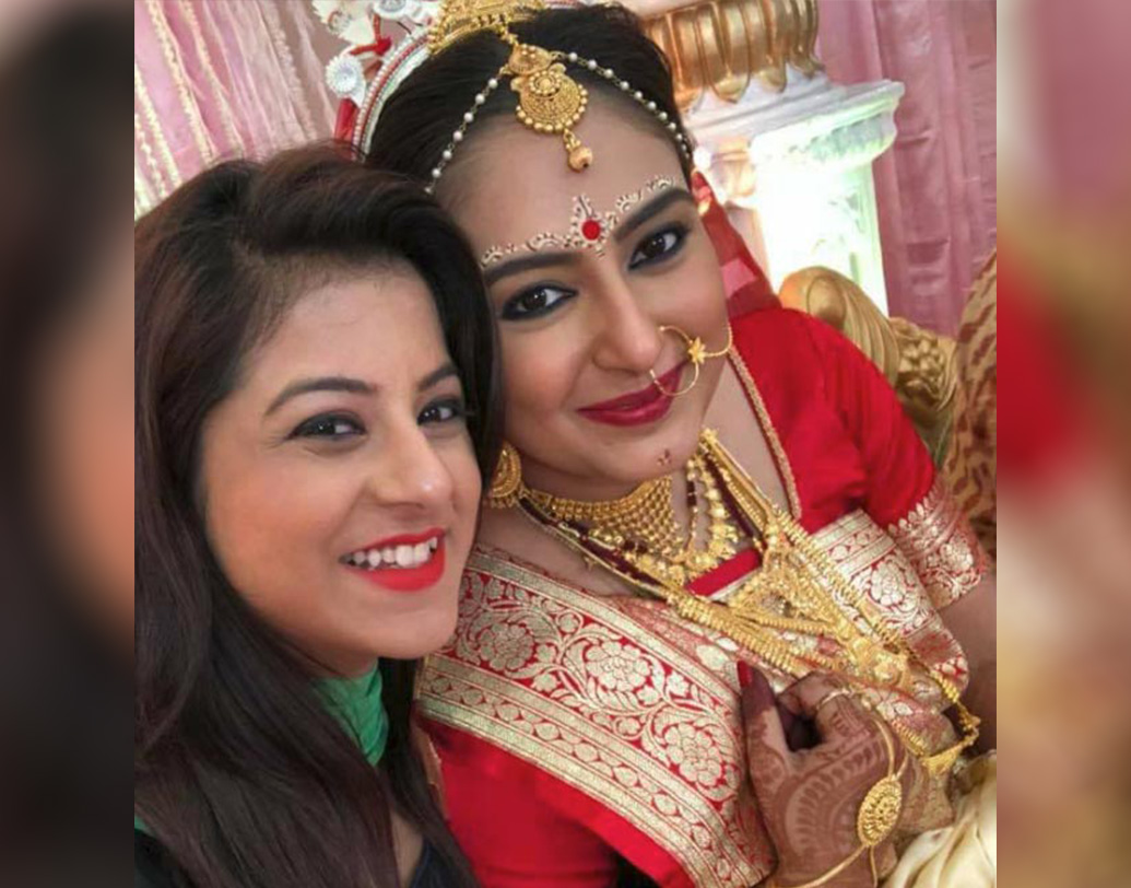 বান্ধবী তথা কলিগ অলিভিয়া বসুর সঙ্গে বিয়ের দিন তানিয়া।