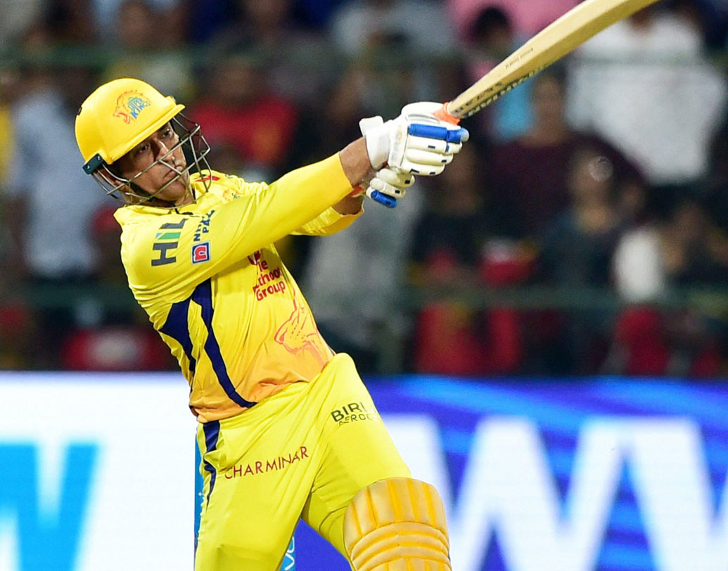 ২৫ এপ্রিল ২০১৮। ২০৬ রানের লক্ষ্য নিয়ে খেলতে নেমে ৩৪ বলে ৭০ করে কোহালিদের হারান মহেন্দ্র সিংহ ধোনি। ছবি: এএফপি।