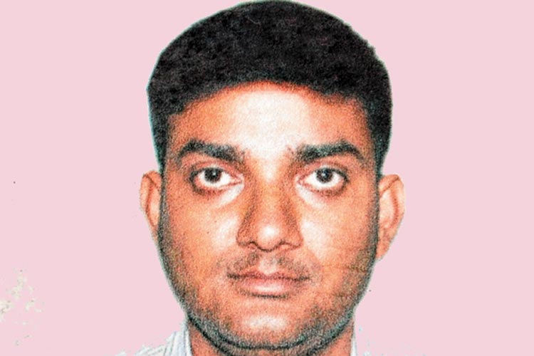 Kolkata News: Rust pipe breaks down and a security died at a housing