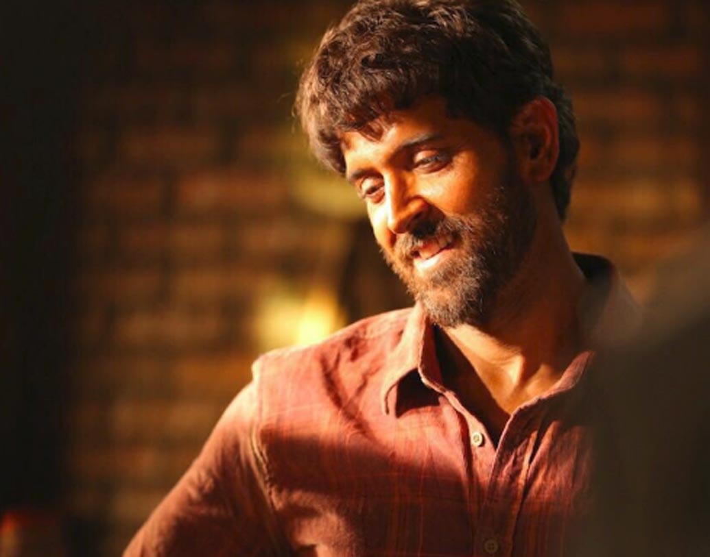 সুপার ৩০: ম্যাথমেটিশিয়ান আনন্দ কুমারকে নিয়ে তৈরি বায়োপিক ‘সুপার ৩০’তে আনন্দের চরিত্রে অভিনয় করতে দেখা যাবে হৃতিক রোশনকে। পটনার ওই গণিতদিদের জীবনযুদ্ধের লড়াই নিয়ই তৈরি হয়েছে ছবির চিত্রনাট্য। বিকাশ বহেল পরিচালিত এই ছবিটি মুক্তি পাওয়ার কথা ২০১৯-এর জানুয়ারিতে।