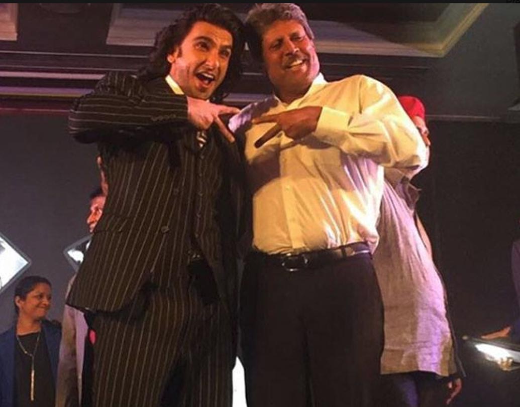 দ্য কপিল দেব বায়োপিক: খেলোয়াড়ের জীবনী নিয়ে বায়োপিক আগেও হয়েছে। এ বার সেই তালিকায় ঢুকে পড়ল দেশকে প্রথম বিশ্বকাপ এনে দেওয়া অধিনায়ক কপিল দেবের নাম। ১৯৮৩-র বিশ্বকাপ জয়ের উপর তৈরি হবে ছবিটি। কপিলের চরিত্রে দেখা যাবে রণবীর সিংহকে। পরিচালকের চেয়ারে থাকছেন কবীর খান।