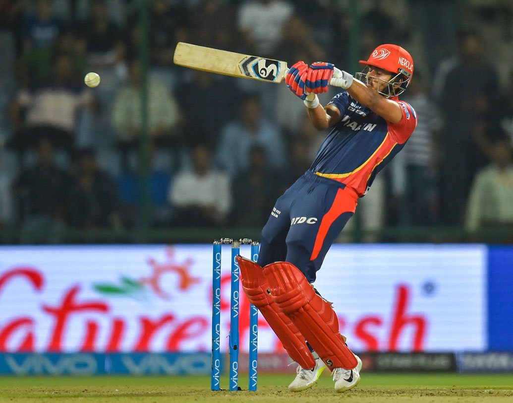 কলেজে পড়ার সময়েই সুযোগ পান অনূর্ধ্ব ১৯ বিশ্বকাপ দলে। ২০১৪ সালের সেই বিশ্বকাপের তিন ম্যাচে ১৬১ রান করেন শ্রেয়াস। ছবি: পিটিআই।