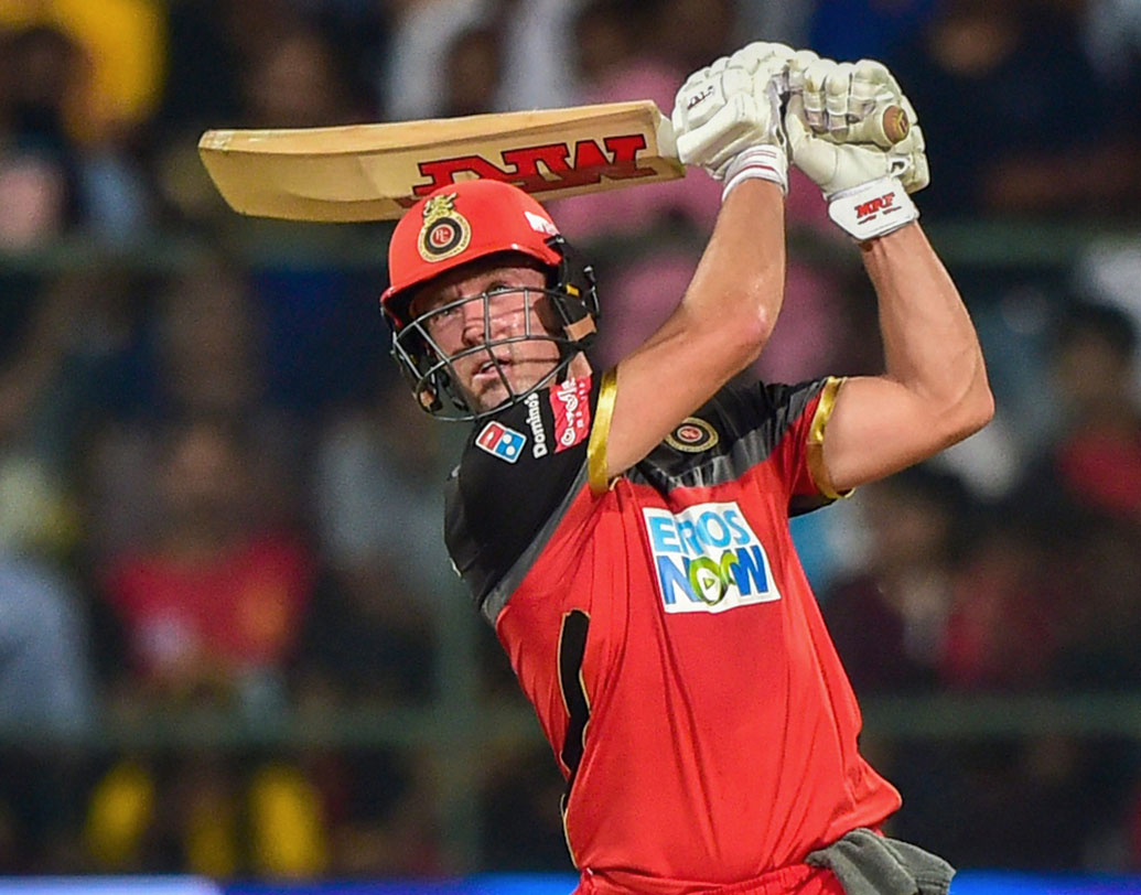 এবি ডেভিলিয়ার্স: বিধ্বংসী ফর্মে রয়েছেন এবিডি। চেন্নাইয়ের বিরুদ্ধে ৩০ বলে ৬৮ করার পথে মেরেছিলেন ৮টি ছক্কা। ছবি: পিটিআই।