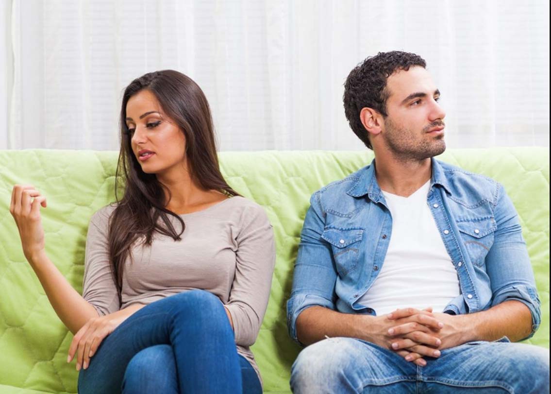 কথায় আছে মেয়েরা মাত্রই নাকি গসিপ প্রিয়। কথাটার সত্য নাকি মিথ্যা এ নিয়ে আলোচনায় যাচ্ছি না। মহিলা-পুরুষ নির্বিশেষে গসিপ প্রত্যেকেই করে। তবে অহেতুক অন্যের সমালোচনা করা উচিত নয়। পার্টনার এরকম করে কি না একটু লক্ষ করে দেখুন তো?