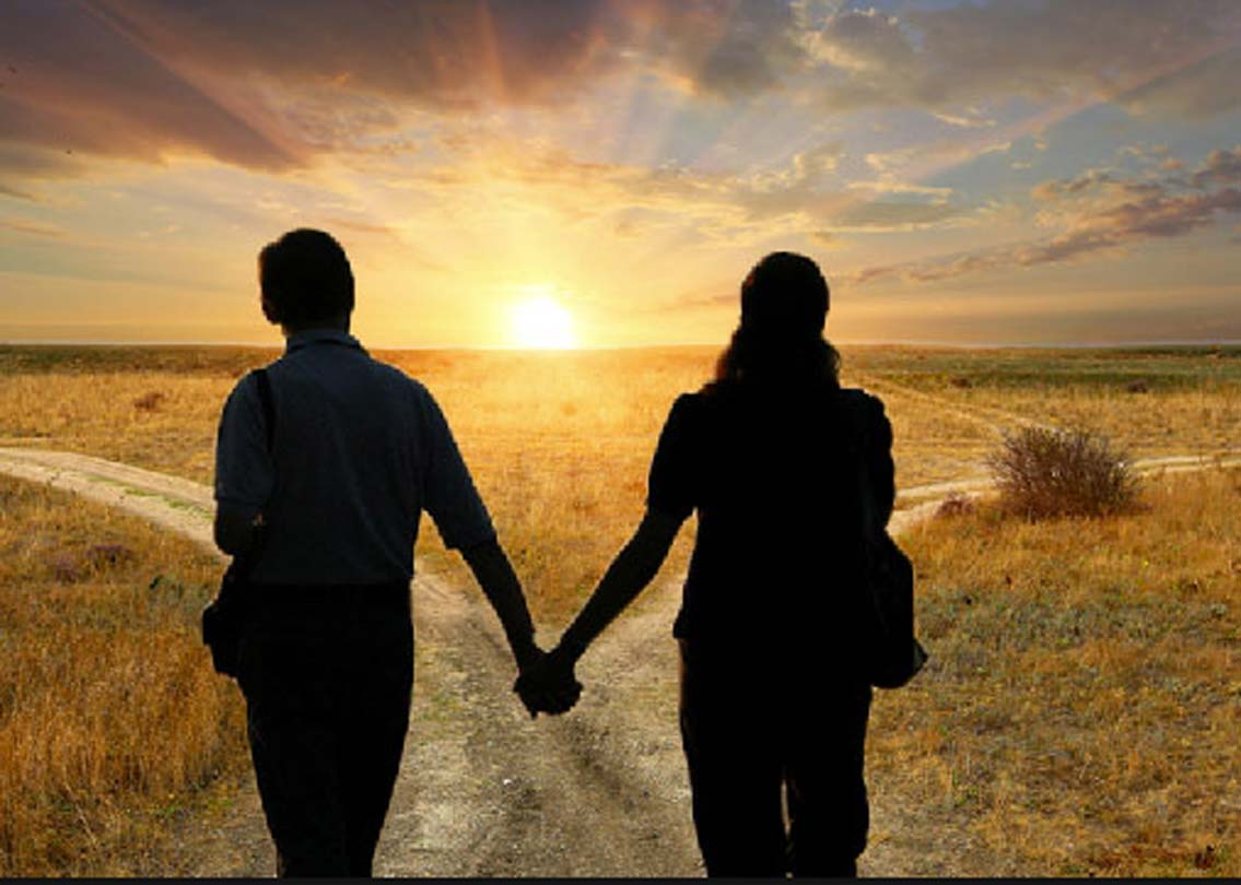 যত বারই বিয়ের কথা বলেন কোনও না কোনও কারণ দেখিয়ে এড়িয়ে যায় কি পার্টনার? অনেক সম্পর্কেই এটা শোনা যায়। উভয়ে মানসিকভাবে পুরোপুরি প্রস্তুত না হয়ে কখনই বিয়ে করা উচিত নয়। এবং হতেই পারে সত্যিই তেমন কোনও বাধা রয়েছে। তা হলেও পার্টনারের বলা কারণও কতটা গ্রহণযোগ্য তা যুক্তি দিয়ে বোঝার চেষ্টা করুন।