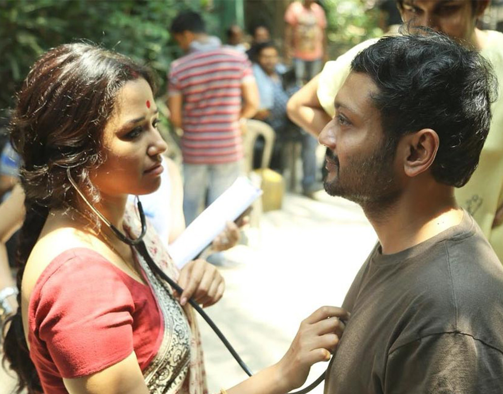 সোহিনী সরকার এই ছবির রূপা। উত্তর কলকাতার গৃহবধূ।