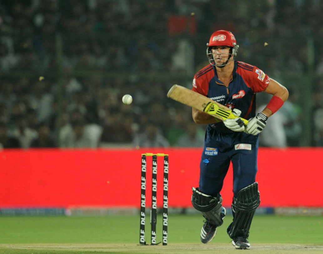 কেভিন পিটারসেন: দেশের হয়ে খেলার জন্য ২০০৯ সালে আরসিবি ছাড়তে বাধ্য হন দলের ক্যাপ্টেন কেভিন পিটারসেন। দায়িত্ব পান অনিল কুম্বলে। সে বার ফাইনালে উঠেছিল বেঙ্গালুরু।