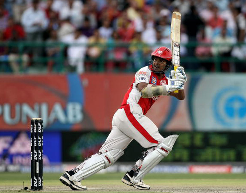 কুমার সঙ্গকারা: ২০১২ তে ডেকান চার্জার্সের অধিনায়ক ছিলেন। কিন্তু, নিজের পাশাপাশি দলের খারাপ ফলের দায় নিয়ে অধিনায়কত্ব ছেড়ে দেন সঙ্গকারা। দায়িত্ব পেয়ে অবশ্য তেমন কিছু করতে পারেননি ক্যামেরুন হোয়াইট।