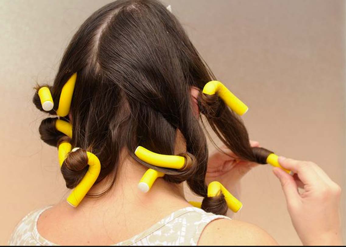 কালার, কার্লিং, প্রেসিং-এর মতো কোনও ট্রিটমেন্ট এই সময় পার্লারে না করানোই ভাল। একান্তই প্রয়োজন হলে হার্বাল কোনও ট্রিটমেন্ট করাতে পারেন।