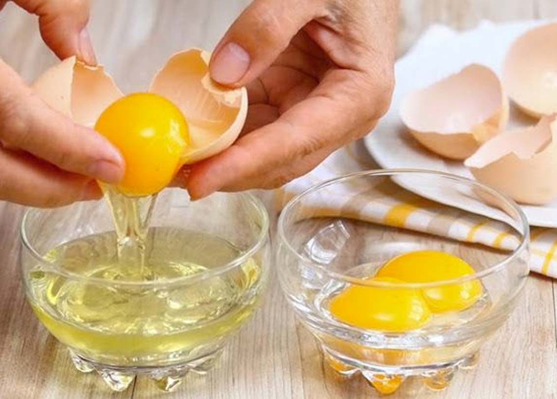 ডিমের সাদা অংশ, অলিভ অয়েল মিশিয়ে বাড়িতে বানিয়ে নিন হেয়ার মাস্ক। সারা রাত ভিজিয়ে রাখা মেথির জল দিয়েও চুল ধুতে পারেন। বা আপনার পছন্দের তেল দিয়েও খুব হালকা ভাবে মাসাজ করতে পারেন চুলে। এতে রক্ত সঞ্চালন ভাল হয়। চুলের বৃদ্ধি ভাল হয়।