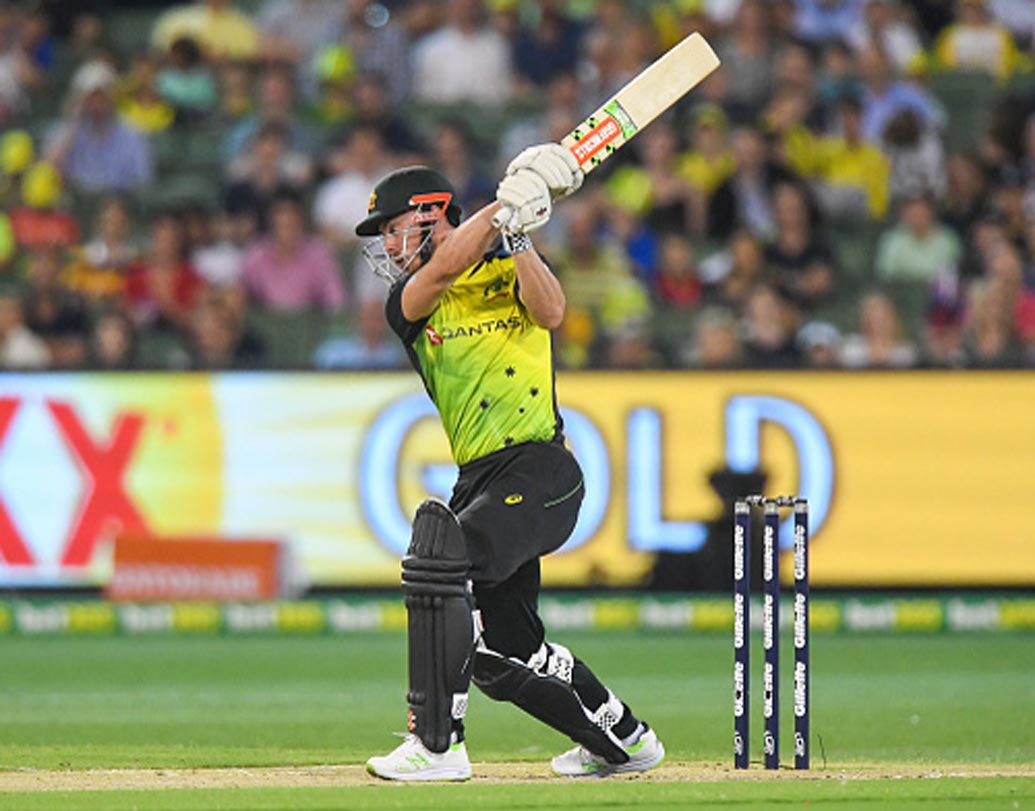 ক্রিস লিন: আগের ম্যাচে রান পাননি। তবে, ইনিংসের শুরুতে বিপক্ষের বোলিং আক্রমণ ভেঙে দেওয়ার ক্ষেত্রে লিনের উপর ভরসা রাখাই স্বাভাবিক অধিনায়ক কার্তিকের।