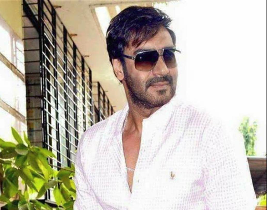 অজয় দেবগন: অভিনয়ের সঙ্গে সঙ্গে অজয়ের প্রথম প্রযোজনার জগতে পা রাখা ২০০০ সালে। ‘অজয় দেবগন ফিল্মস’ (এডিএফ) নামে মুম্বইতে নিজের প্রোডাকশন হাউসও খুলেছেন তিনি। এডিএফ থেকে অজয়ের প্রযোজনায় প্রথম মুক্তিপ্রাপ্ত ছবি ‘রাজু চাচা’।