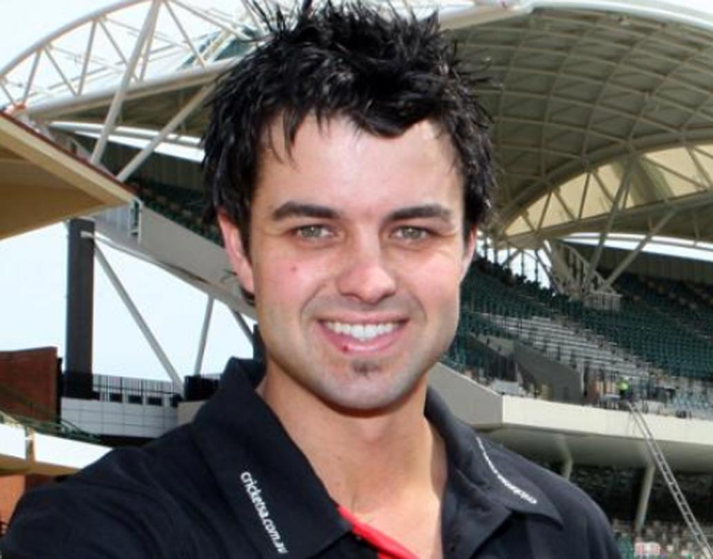 কালাম ফার্গুসন। এই অস্ট্রেলীয় ক্রিকেটার ২০০৯ সালে অস্ট্রেলিয়ার জাতীয় দলে সুযোগ পান এবং মোট ৩০টি ম্যাচ খেলেন। যদিও গত পাঁচ বছর আগে তিনি জাতীয় দল থেকে বাদ পড়েন অভ্যন্তরীন বিতর্কের কারণে। ফার্গুসন তাঁর ৩০টি ওয়ান ডে ম্যাচে পাঁচটি অর্ধশতরান এবং ৪০-এর উপর ব্যাটিং গড় রেখে মোট ৬৬৩ রান করলেও কোনও ছয় নেই তাঁর ওডিআই কেরিয়ারে। স্ট্রাইক রেটও নেহাত কম নয়, প্রায় ৮৫.৪১। যদিও ফার্গুসনের বয়স সবে ৩১ বছর। জাতীয় দলে ফেরার সুযোগ থাকছে তাঁর কাছে।