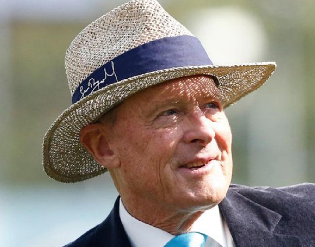 জিওফ্রে বয়কট। এই ব্রিটিশ ক্রিকেটার আন্তর্জাতিক ক্রিকেটে সেরা ক্রিকেটারদের তালিকায় জায়গা করে নিলেও কেরিয়ারে ওডিআই খেলেছেন মাত্র ৩৬টি। ১৯৬৪ সালে ইংল্যাণ্ডের জাতীয় দলে সুযোগ পাওয়া বয়কট এই সীমিত ওডিআই কেরিয়ারেও ৯টি অর্ধশতরান ও ১টি শতরান সমেত এক হাজারেরও বেশি রান করেছেন ৫৩.৫৬ স্ট্রাইক রেট নিয়ে। এত চোখধাঁধানো কেরিয়ারেও কোনও ছয় আসেনি অধিনায়ক জিওফ্রে বয়কটের ব্যাট থেকে।