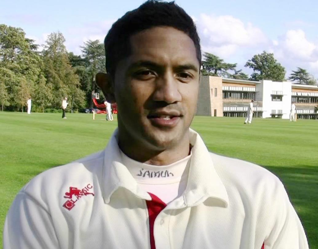 ডিওন এব্রাহিম। জিম্বাবোয়ের এই প্রাক্তন ক্রিকেটার ২০০১ সালে টেস্ট ও ওয়ান ডে, দুই দলেই সুযোগ পান। যদিও সে ভাবে দাগ কাটতে পারেননি এব্রাহিম। চার বছর জাতীয় দলে খেলা এই ক্রিকেটার দেশের হয়ে ৮২টি ওডিআই খেলেছেন, রান করেছেন ১৪৪৩। ব্যাটিং গড় খুবই কম, মাত্র ২০.৩১। একটি শতরান, চারটি অর্ধশতরান থাকলেও এব্রাহিম ওডিআই কেরিয়ারে কোনও ছয় আসেনি তাঁর ব্যাট থেকে।