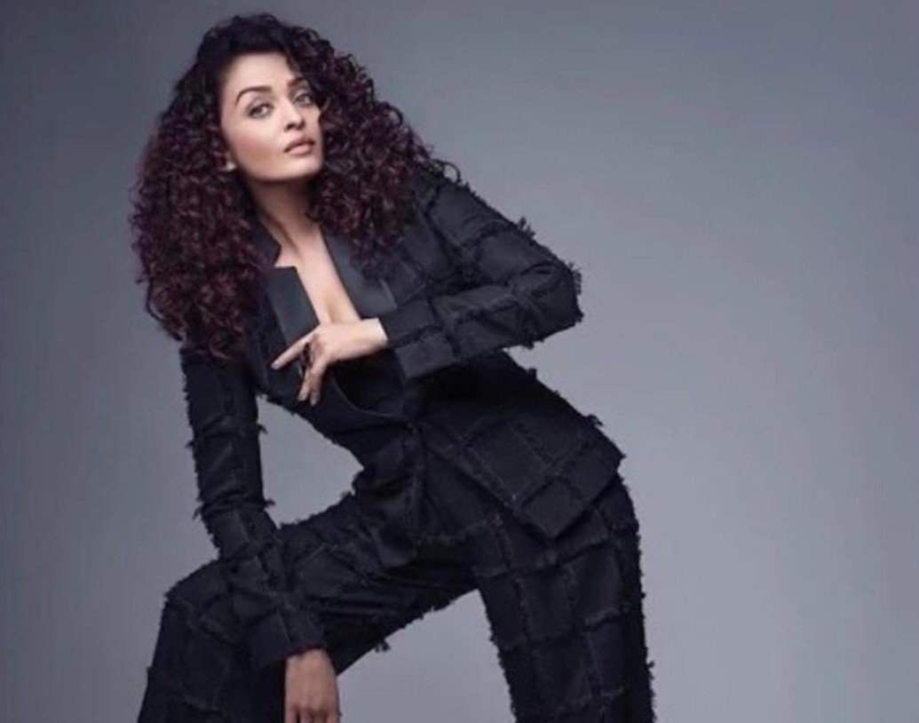 এ বার ‘ভোগ’-এর ফোটোশুটেও তাক লাগিয়ে দিয়েছেন অভিনেত্রী।