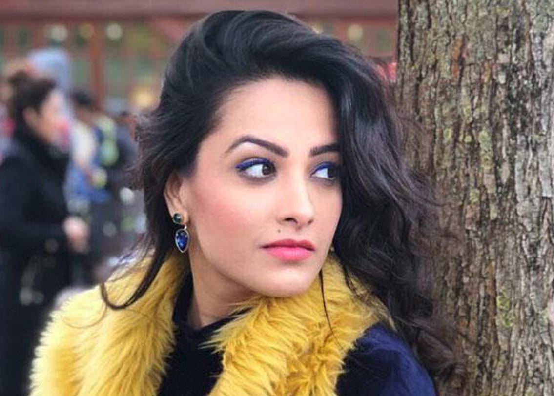 তাঁর আসল নাম নতাশা হাসনন্দানি। টিভি সিরিয়ালে অভিনয় করার আগেই তিনি নিজের নাম বদলে ফেলেন, নতাশা হয়ে যান অনিতা। কারণ তিনি মনে করেন, অনিতা নামটাই তাঁর সঙ্গে স্যুট করে।