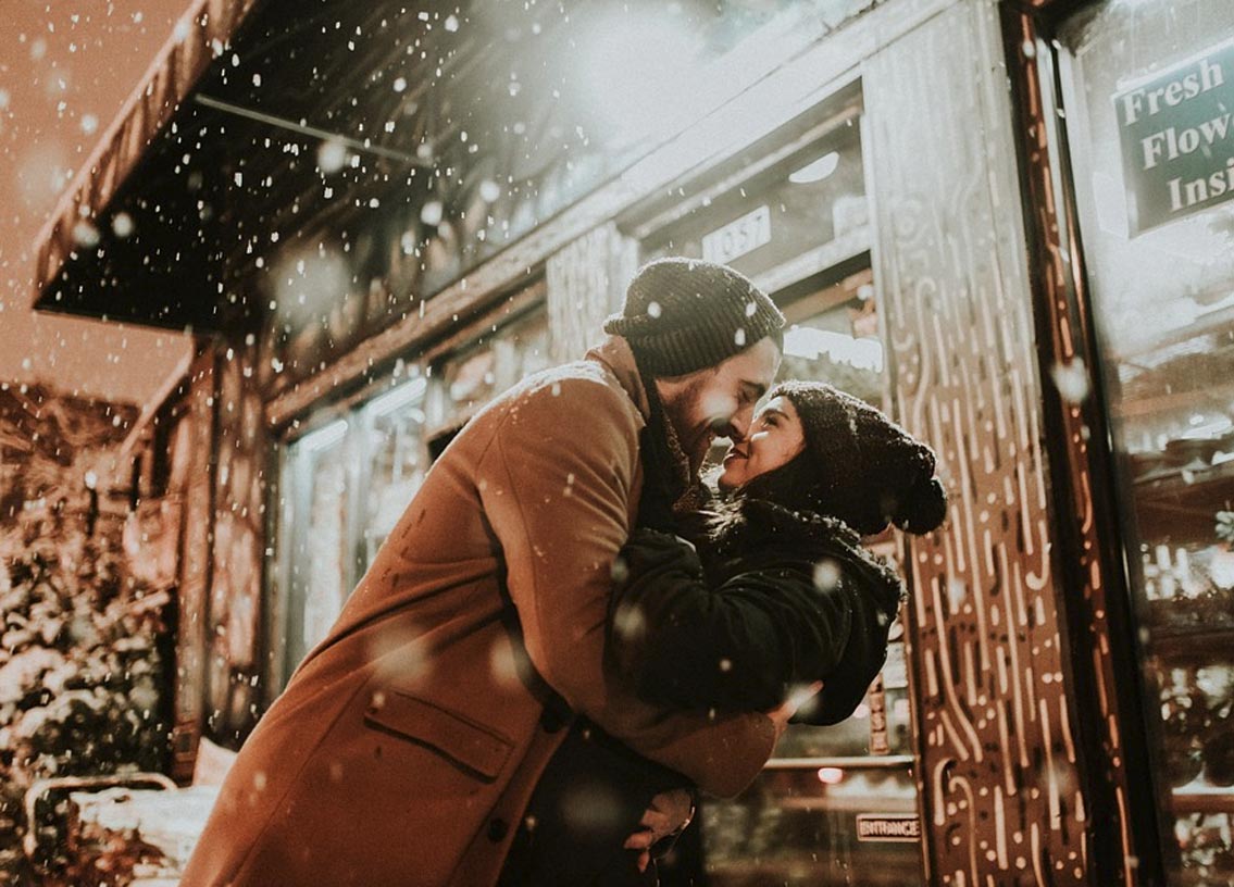 একঘেয়েমি: সম্পর্ককে একঘেয়ে হতে দেবেন না একেবারেই। হতে পারে আপনার কাছে এগুলো খুবই নগণ্য বিষয়। কিন্তু চেষ্টা করে দেখতে পারেন ফল ভালই হবে।