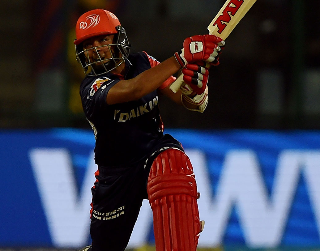 পৃথ্বী শ (দিল্লি ডেয়ারডেভিলস) : অধিনায়ক হিসেবে অনূর্ধ্ব উনিশ বিশ্বকাপ জেতানোর পর আইপিএল নিলামে পৃথ্বী শকে ১ কোটি ২দ লক্ষে কিনে নেয় দিল্লি ডেয়ারডেভিলস। প্রথম ম্যাচে কিংস ইলেভেন পঞ্জাবের বিরুদ্ধে ১০ বলে ২২ রানের ঝোড়ো একটি ইনিংস খেলার পর কলকাতা নাইট রাইডার্সের বিরুদ্ধে ৬২ রানের ম্যাচ জেতানো ইনিংস খেলেন। ছবি: এএফপি।