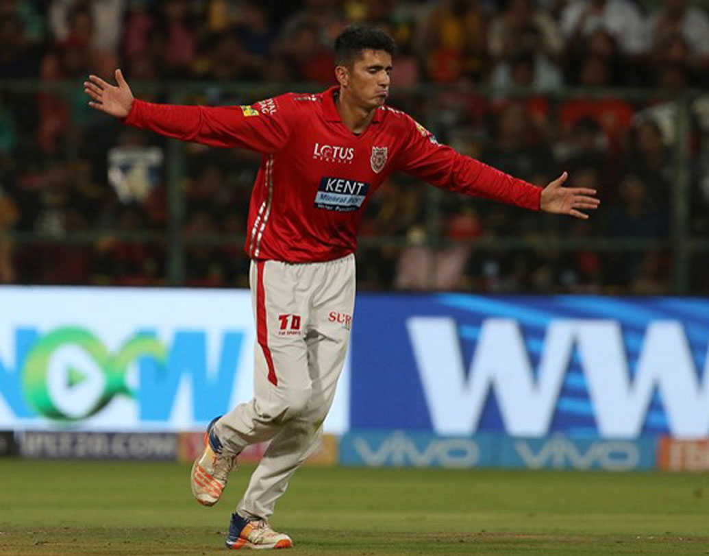 মুজিব রহমান (কিংস ইলেভেন পঞ্জাব) : কিংস ইলেভেনের হয়ে প্রতি ম্যাচেই চমকে দিচ্ছেন আফগানিস্তানের ১৭ বছরের এই স্পিনার। তার অফস্পিনে নাকাল হচ্ছেন তাবড় ব্যাটসম্যানরা।