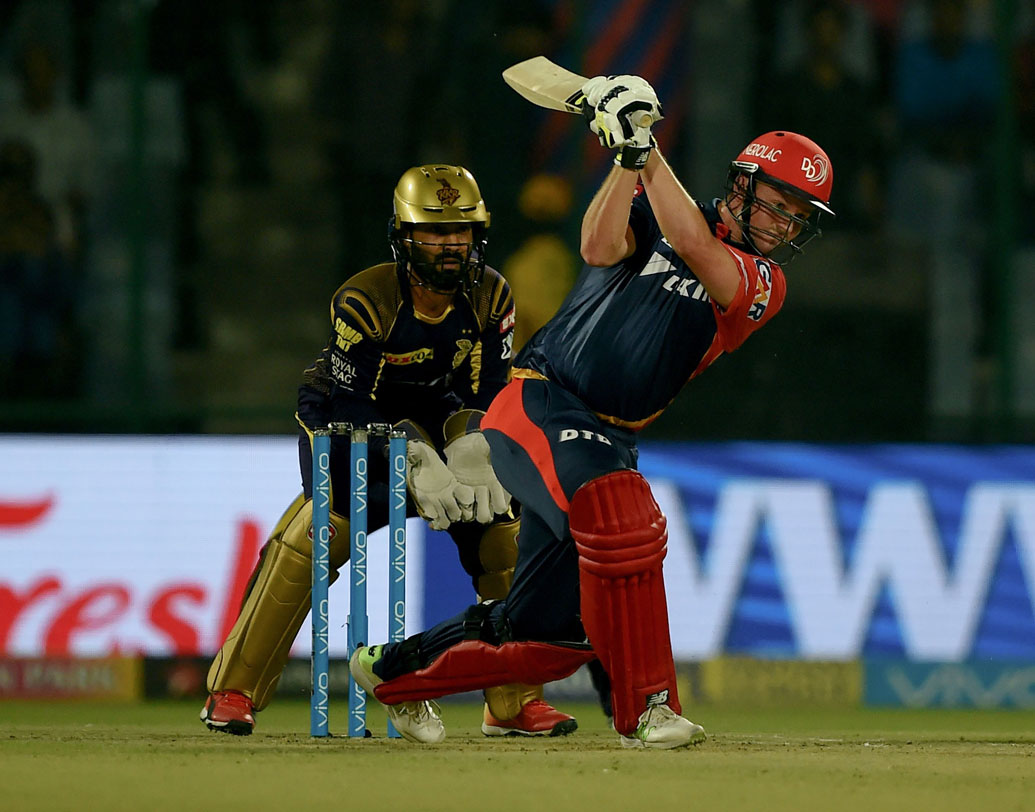 কলিন মুনরো: শুরুতে ব্যাটে ঝড় তোলার কাজটা মুনরোর হাত ধরেই হয়ে চলেছে। কলকাতার বিরুদ্ধেও ১৮ বলে ৩৩ রান করছিলেন। এ দিনের ম্যাচে ওপেনিং জুটি ভাঙার কোনও সম্ভাবনা নেই। ছবি: এএফপি।