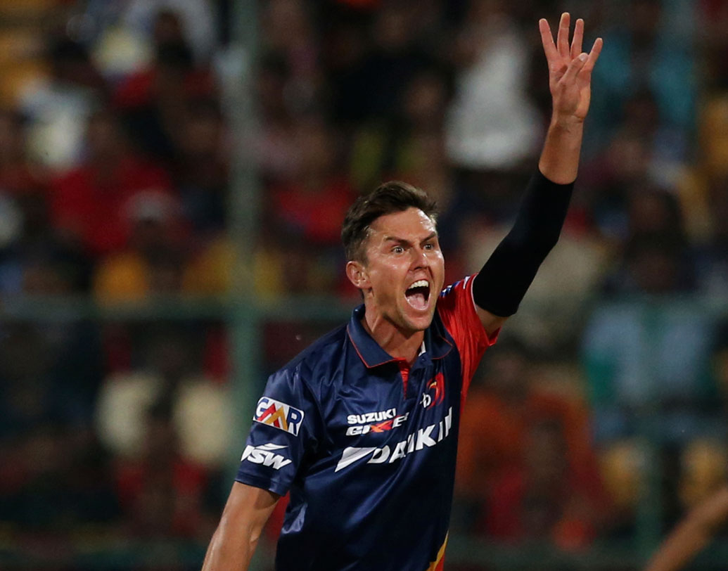 ট্রেন্ট বোল্ট: নিঃসন্দেহে দিল্লির পেস বোলিংয়ের অন্যতম ভরসা। যদিও কলকাতার বিরুদ্ধে তেমন সফল হননি। দুই উইকেট পেলেও অনেকটাই রান খরচ করে ফেলেছিলেন। তবে, চেন্নাইয়ের বিরুদ্ধে তার উপর ভরসা রাখতে চলেছেন দিল্লির অধিনায়ক। ছবি: এপি।