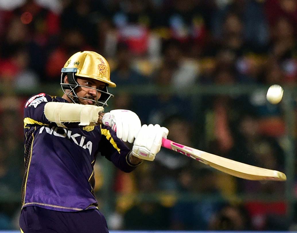 আরসিবির বোলাররা চাপ রাখতে পারলেন না বিপক্ষ ব্যাটসম্যানদের ওপর। ওপেন করতে  নেমে সুনীল নারাইন (১৯ বলে ২৭) মারতে থাকলেন। লিনও রান পেলেন। আরসিবির বোলারদের ব্যর্থতা কেকেআরের কাজটা সহজ করে দেয়।