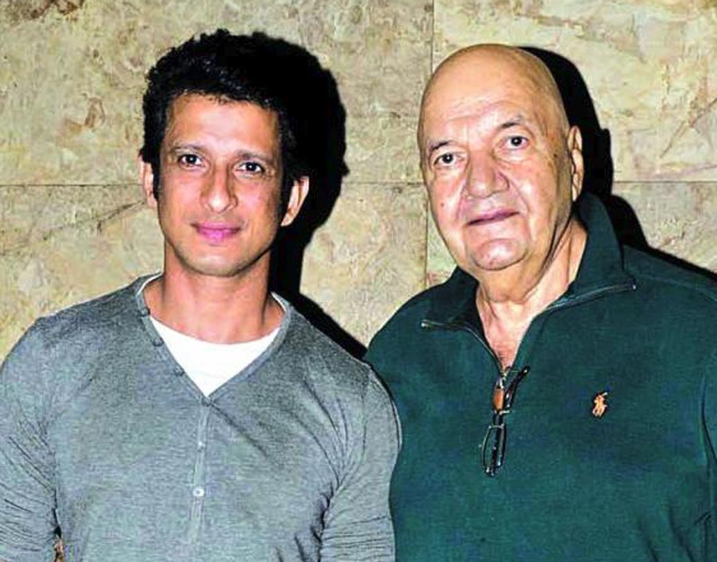 শরমন যোশী-প্রেম চোপড়া:  জানেন কী, শরমন আদতে প্রেম চোপড়ার জামাই? এখানেই শেষ নয়, শরমনের বোন মানসী যোশী অভিনেতা রোহিত রয়ের স্ত্রী।