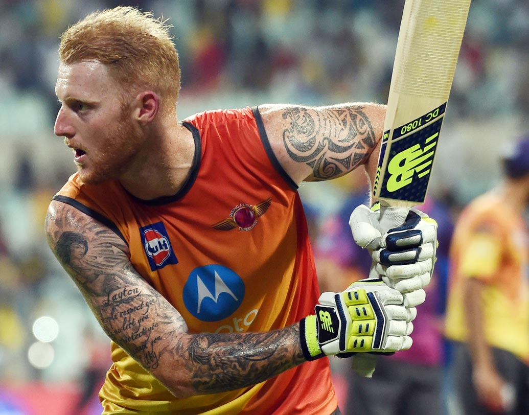 বেন স্টোকস: আইপিএলের সবচেয়ে দামি ক্রিকেটার। ব্যাট এবং বলে একাই দলকে টেনে নিয়ে যাওয়ার ক্ষমতা রাখেন। রাইজিং পুণের হয়ে গত আইপিএলে ১২ ম্যাচে ৩১৬ রান করেছিলেন। স্ট্রাইক রেট ১৪৩। মাত্র ৭.১৮ গড়ে ১২টি উইকেটও নিয়েছিলেন।