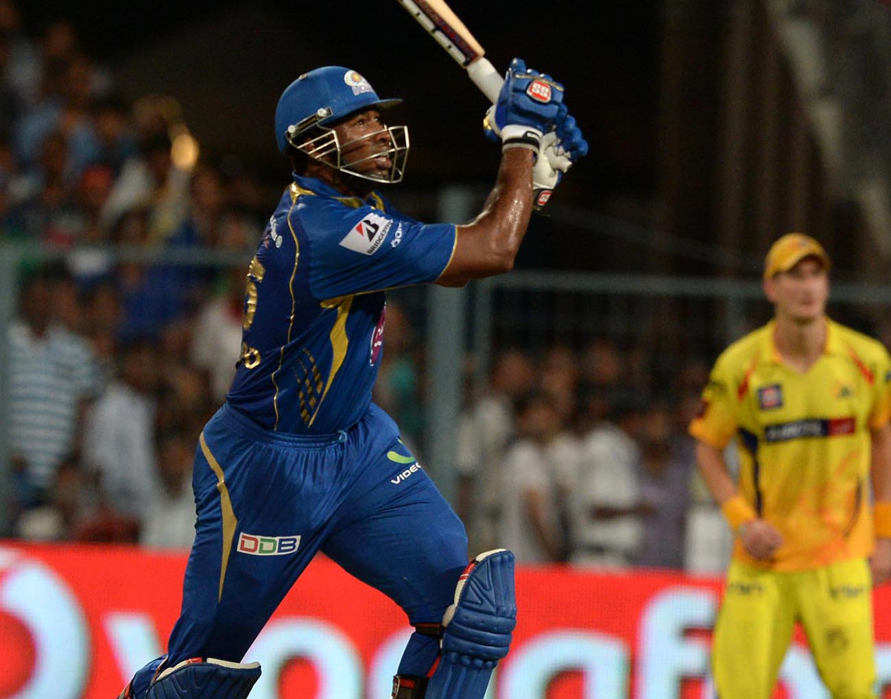 কিয়েরন পোলার্ড: ওয়েস্ট ইন্ডিজের এই অল রাউন্ডার আইপিএলে মুম্বইকে বহু ম্যাচ জিতিয়েছেন। ব্যাটে প্রায় ২৯ গড় এবং ১৪৬ স্ট্রাইক রেটের পোলার্ড আইপিএলে মোট ৫৬টি উইকেট নিয়েছেন।