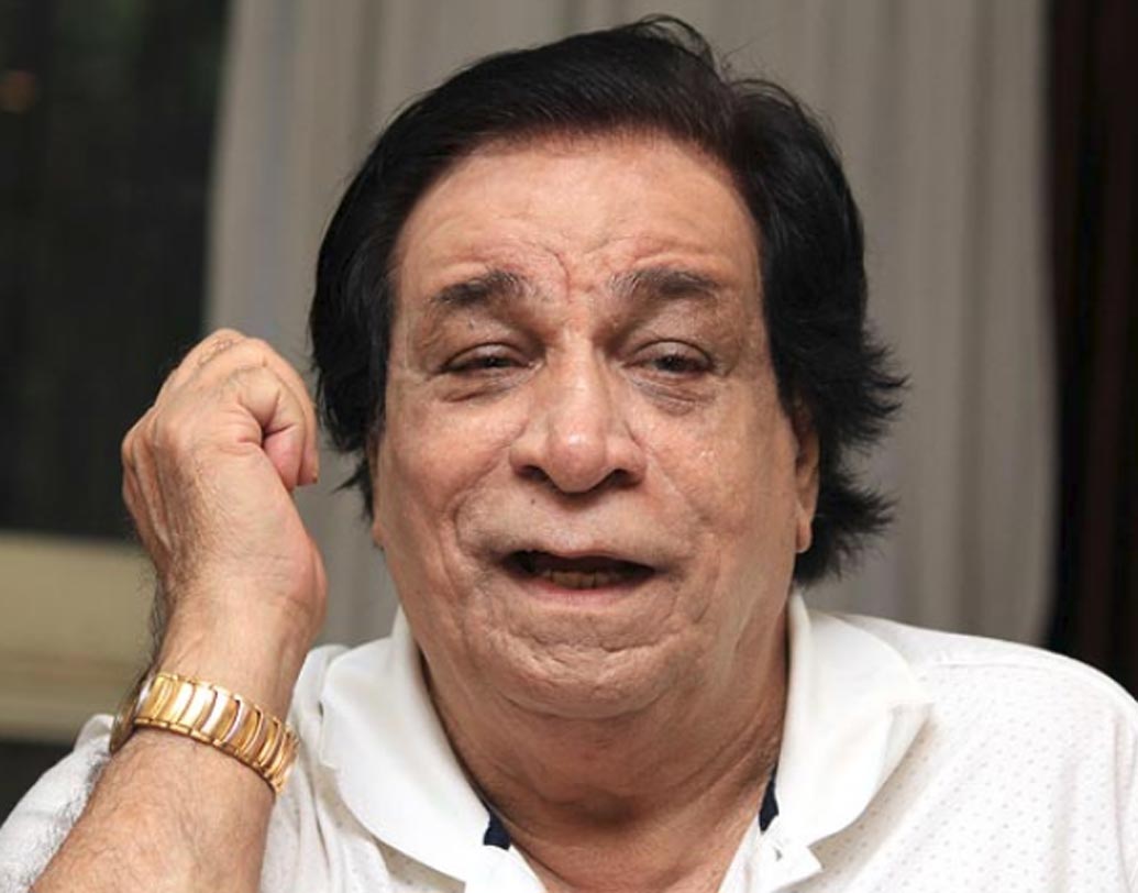 পেশায় ছিলেন সিভিল ইঞ্জিনিয়ার। সেখান থেকে তিনশোরও বেশি ছবিতে এক নাগাড়ে অভিনয় করে গিয়েছেন অভিনেতা কাদের খান। লিখেছেন একাধিক ছবির চিত্রনাট্যও। আফগানিস্তানের কাবুল থেকে ছোটবেলায়  মুম্বই চলে এসেছিলেন কাদের খান। সেখান থেকেই এই বিরাট জার্নি।