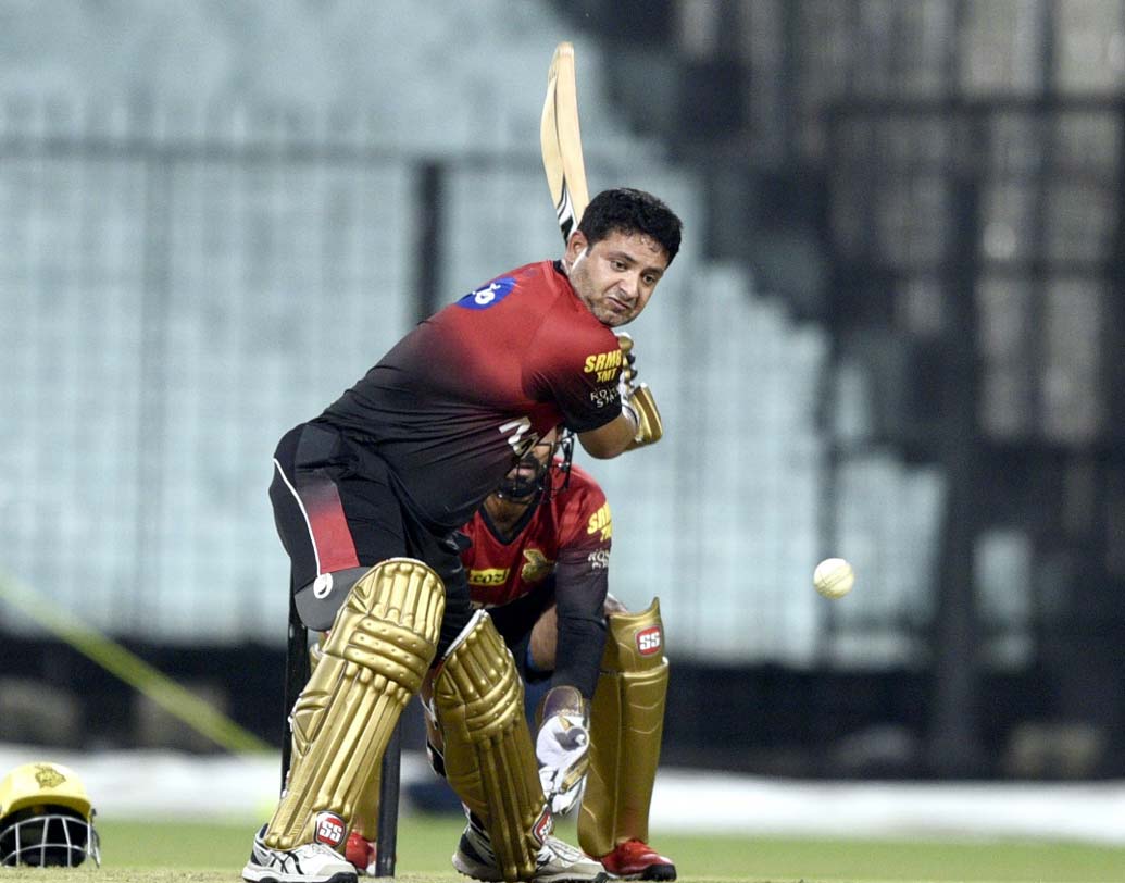 শক্তি: নাইট রাইডার্সের ব্যাটিং বেস জমাট এবং অভিজ্ঞ। শুরুতে গৌতম গম্ভীর না থাকলেও ক্রিস লিন ঝড়ের সঙ্গে রবিন উথাপ্পার পরিণত ব্যাটিংয়ের যুগলবন্দি জমে উঠতে পারে। সঙ্গে চমক হিসেবে থাকতে পারেন ব্যাটসম্যান সুনীল নারাইন-ও। গত আইপিএলেও বোলিং অ্যাকশনে ত্রুটি ধরা পড়ে যখন বল করতে পারছিলেন না নারাইন, ব্যাট হাতে ওপেন করতে তাঁকে নামিয়ে দিয়েছিল কেকেআর। এবং, শুরুতে পাওয়ার প্লে-র সুবিধে নিয়ে বড় শট খেলে চমকে দিয়েছিলেন নারাইন। কেকেআরের স্পিন বিভাগ আইপিএলের অন্যতম সেরা। শারুখের দলের অন্যতম প্রধান ভরসা হয়ে উঠতে পারেন বড় শট নিতে দক্ষ ওয়েস্ট ইন্ডিজের অলরাউন্ডার আন্দ্রে রাসেল। ব্যাটে-বলে তিনি অনেক ম্যাচ জিতিয়েছেন নাইটদের।