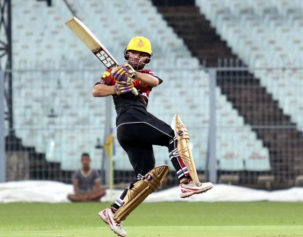 স্পিন বিভাগ: বরাবর কেকেআরের সাফল্যে বড় ভূমিকা নিয়েছেন স্পিনাররা। সুনীল নারাইন অ্যাকশনের জন্য আটকে না গেলে এখনও টি-টোয়েন্টিতে সব চেয়ে কার্যকরী স্পিনার। চায়নাম্যান কুলদীপ যাদবের সঙ্গে আছেন পীযূষ চাওলা। পিচে স্পিন ধরলে যে কোনও দলকে সমস্যায় ফেলার ক্ষমতা রাখে এই স্পিন ত্রয়ী। বিশেষ করে ভারতের হয়ে সম্প্রতি সীমিত ওভারের ক্রিকেটে দারুণ সফল কুলদীপ হয়ে উঠতে পারেন প্রধান স্পিন অস্ত্র।