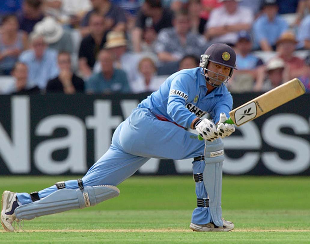 দীনেশ মোঙ্গিয়া: ভারতের হয়ে খেলেছেন গোটা পঞ্চাশেক ওয়ান ডে। তেমন ভাবে সফল হননি। তবে জিম্বাবোয়ের বিরুদ্ধে একদিনের সিরিজে তাঁর ১৫৯ রান আজও আলোচনার বিষয়। সেটা ছিল সিরিজের শেষ ম্যাচ। সেই ম্যাচে দীনেশের ব্যাটিং ভারতকে সিরিজ জিতিয়েছিল।