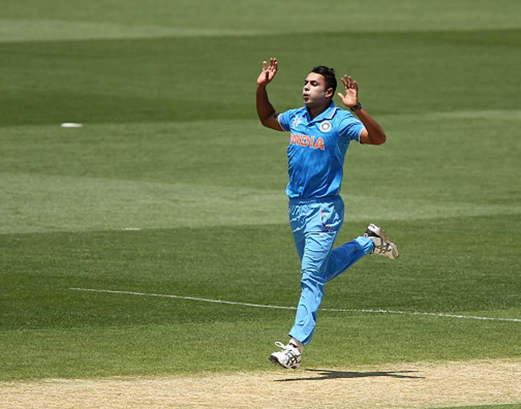 স্টুয়ার্ট বিনি : ২০১৪ সালে ভারত-বাংলাদেশ ম্যাচ। প্রথমে ব্যাট করে ভারত তেমন সফল হয়নি। কিন্তু, বাংলাদেশ ব্যাট করতে নামার পর পরিস্থিতি একার হাতে পাল্টে দিয়েছিলেন স্টুয়ার্ট বিনি। মাত্র ৪ রান দিয়ে ৬ উইকেট নিয়ে ম্যাচ জিতিয়েছিলেন তিনি।