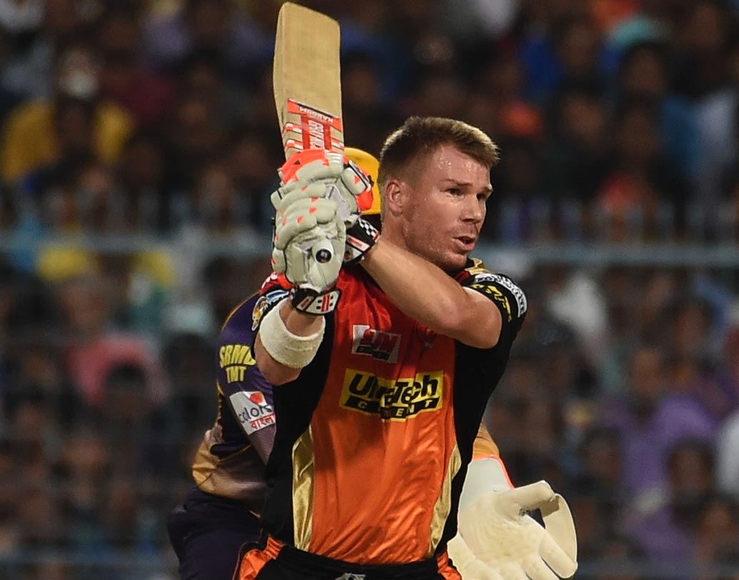 ডেভিড ওয়ার্নার: এ বারের আইপিএলে দেখা যাবে না বিধ্বংসী এই অজি ওপেনারকে। ওয়ার্নার এ পর্যন্ত ১১৪টি ইনিংসে ১৬০টি ছয় মেরেছেন। স্ট্রাইক রেট প্রায় ১৪২। তালিকায় তিনি চার নম্বরে।